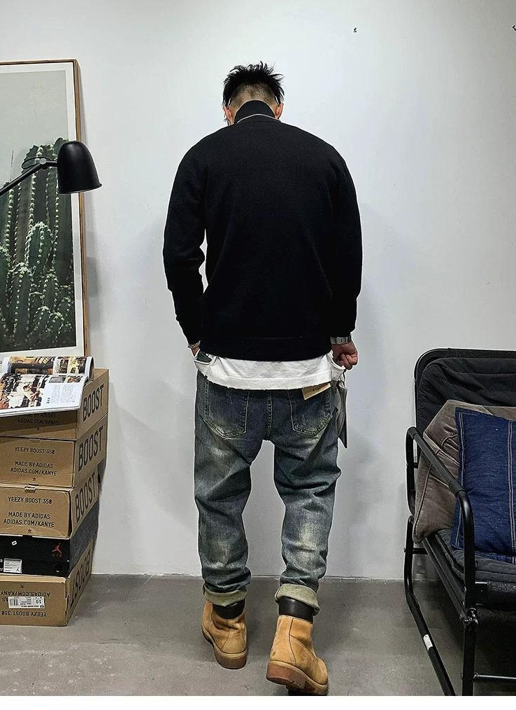 心地よいブラックタートルネックセーター