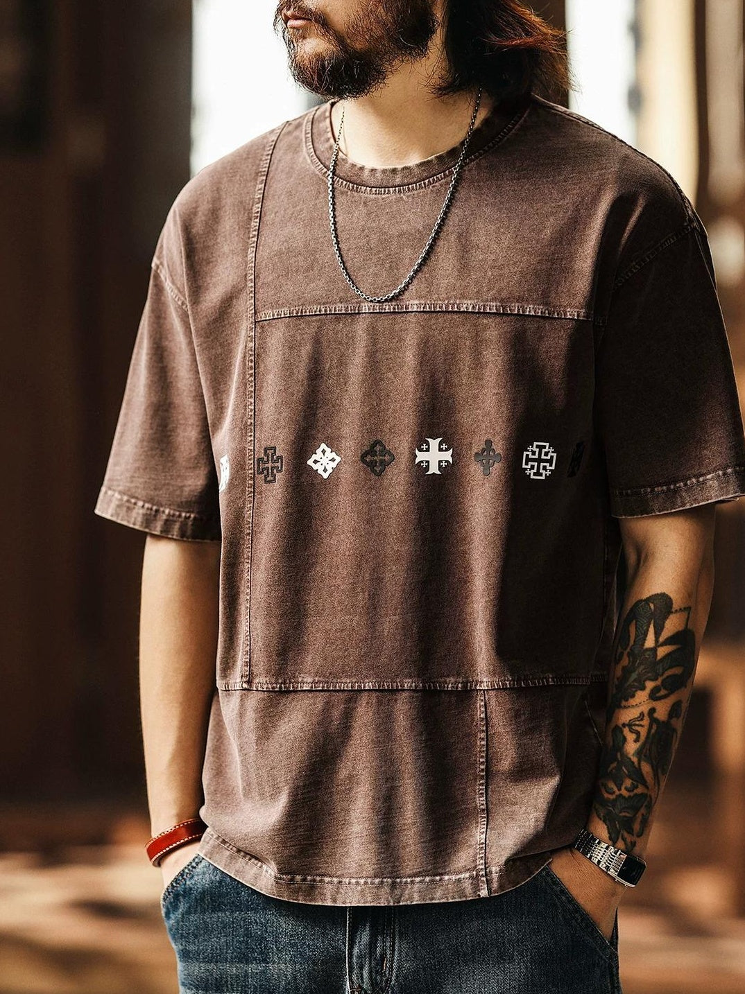 レトロトライバルプリントTシャツ