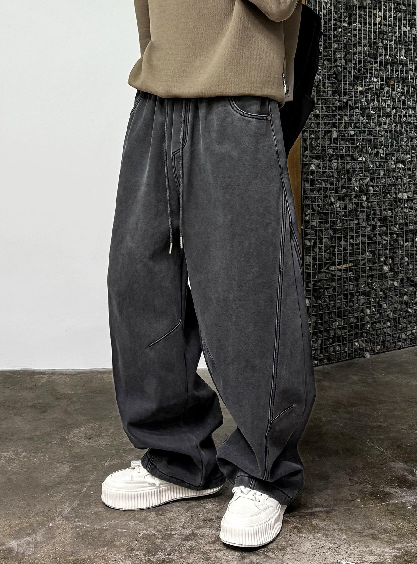 Bar Style Camo Pleated Pants