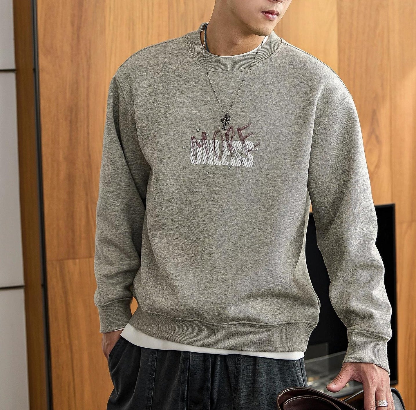 グラフィティスタイルプルオーバーセーター