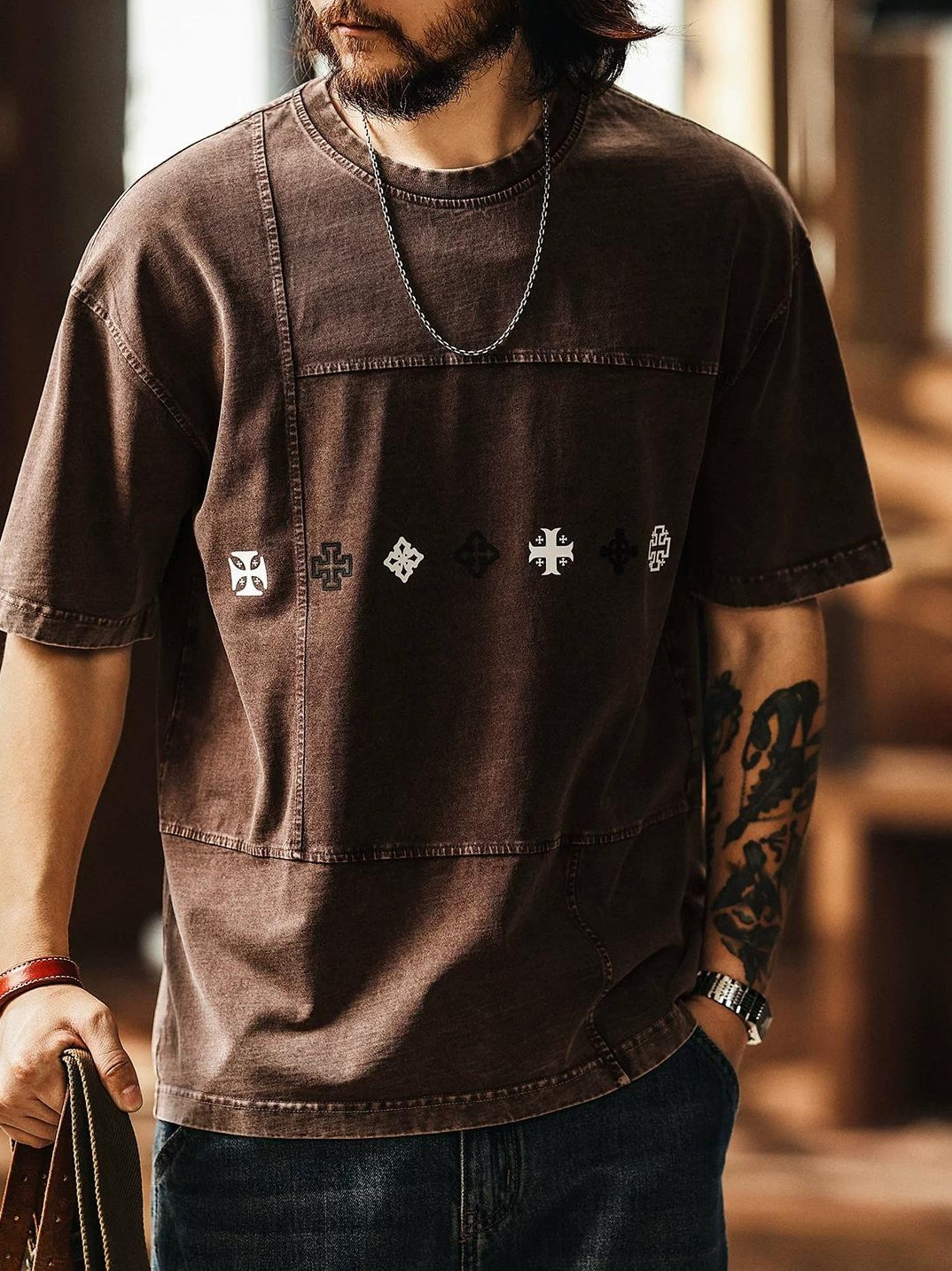 レトロトライバルプリントTシャツ