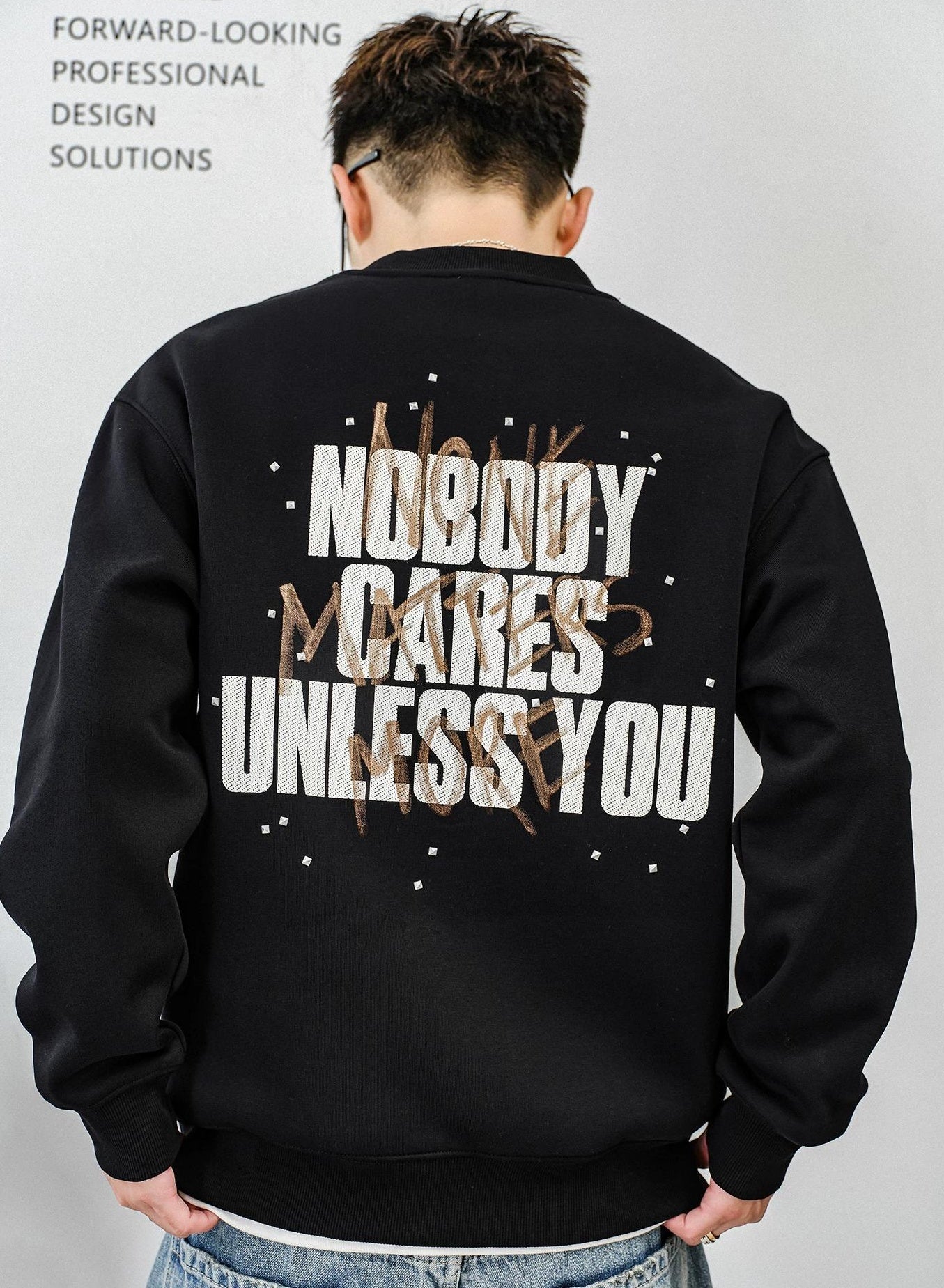 グラフィティスタイルプルオーバーセーター