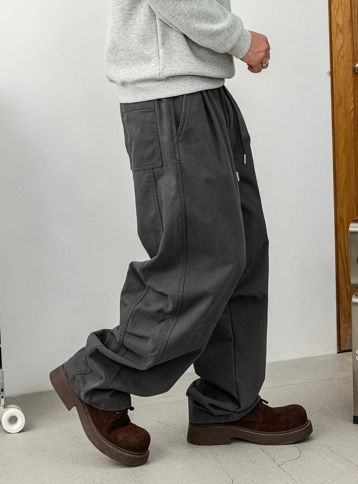 Pleated dark gray wide pants