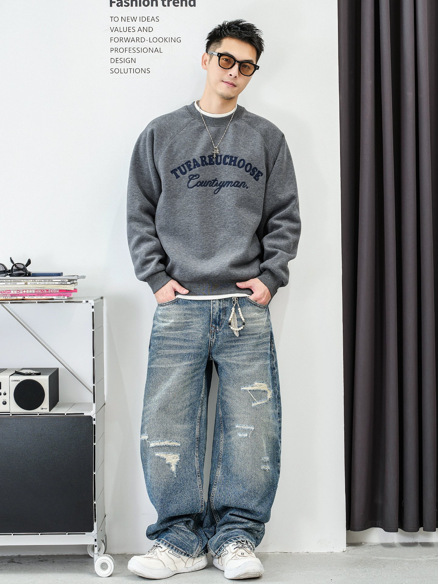 Casual fleece embroidered sweatshirt