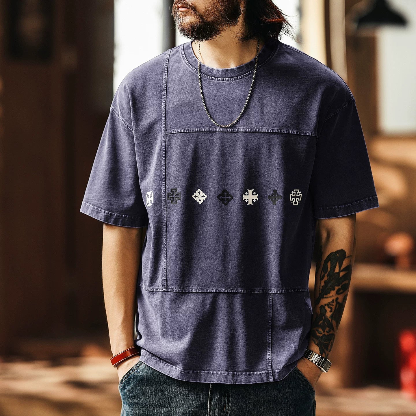 レトロトライバルプリントTシャツ