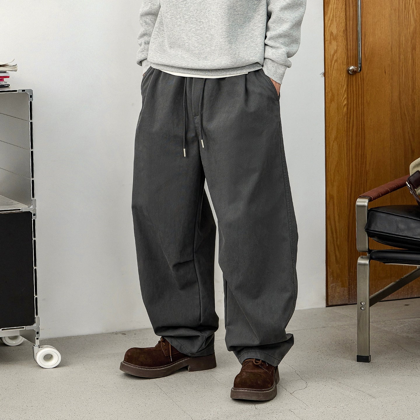 Pleated dark gray wide pants