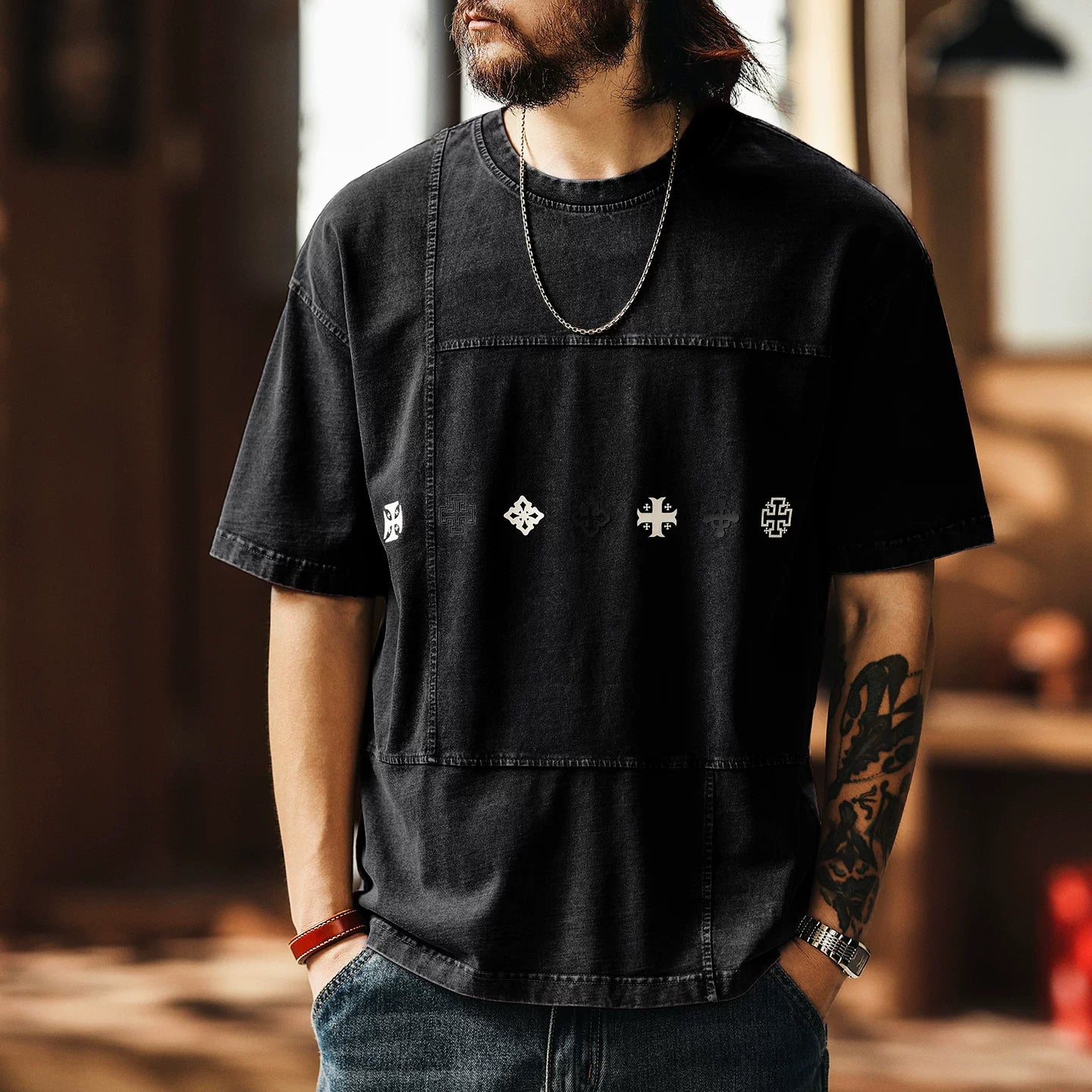 レトロトライバルプリントTシャツ