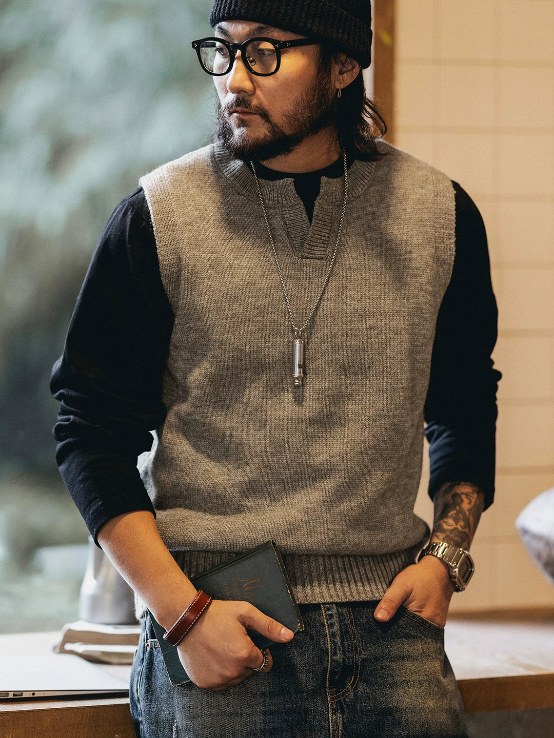 レトロ　Ｖネック　ニット　ベスト