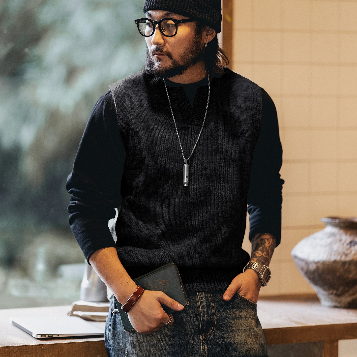 レトロ　Ｖネック　ニット　ベスト