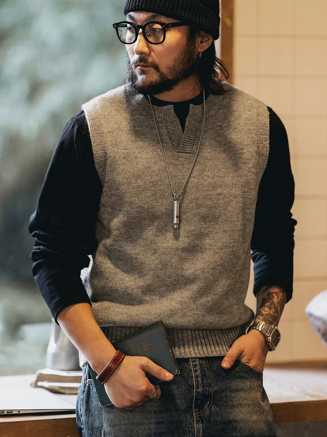 レトロ　Ｖネック　ニット　ベスト