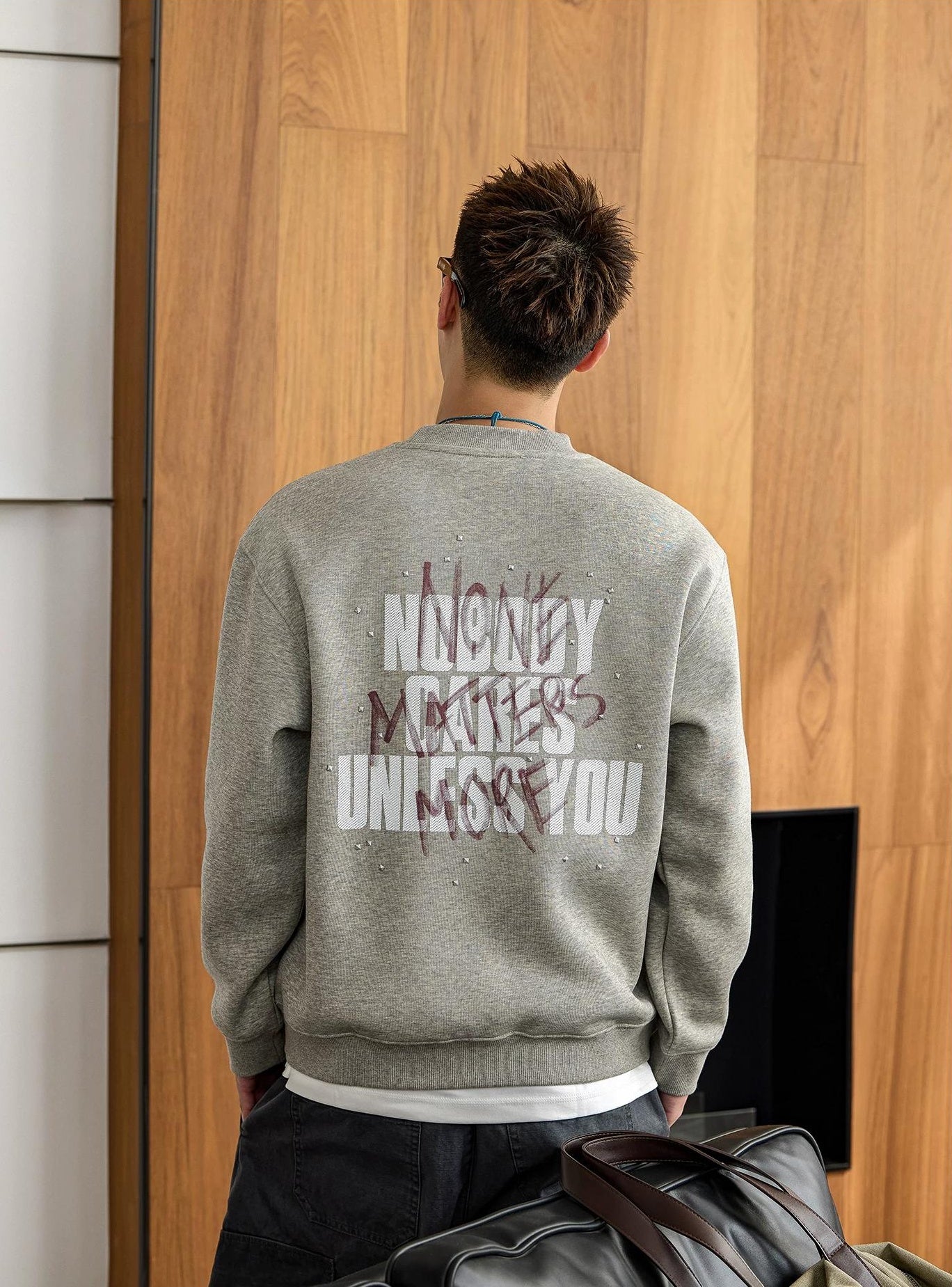 グラフィティスタイルプルオーバーセーター