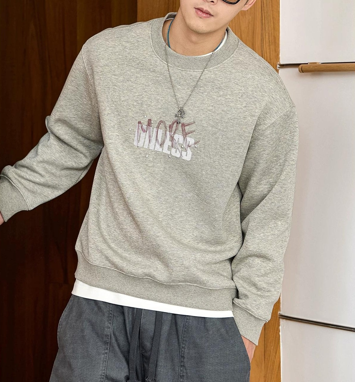 グラフィティスタイルプルオーバーセーター