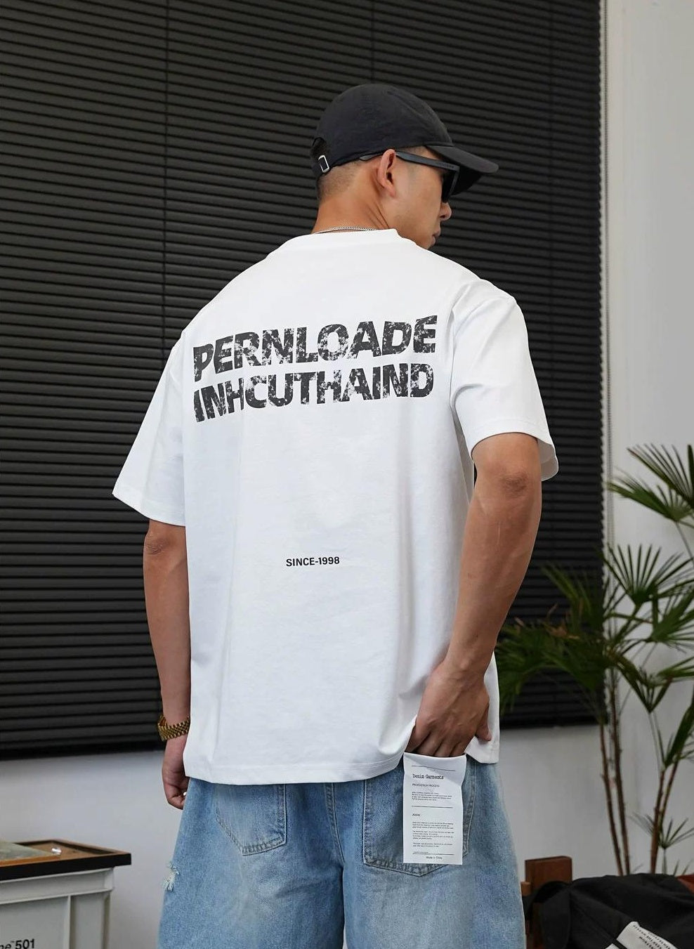 Pernloade inhcutaind Graphic Tee