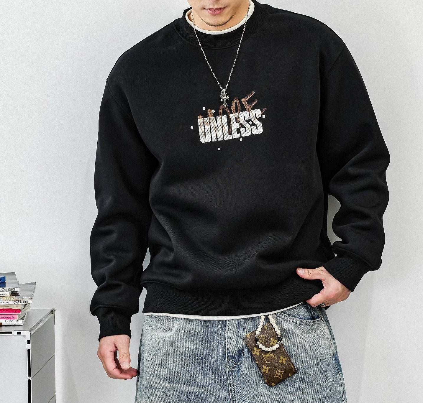 グラフィティスタイルプルオーバーセーター