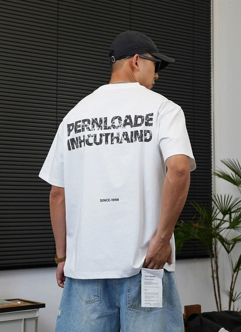 Pernloade inhcutaind Graphic Tee