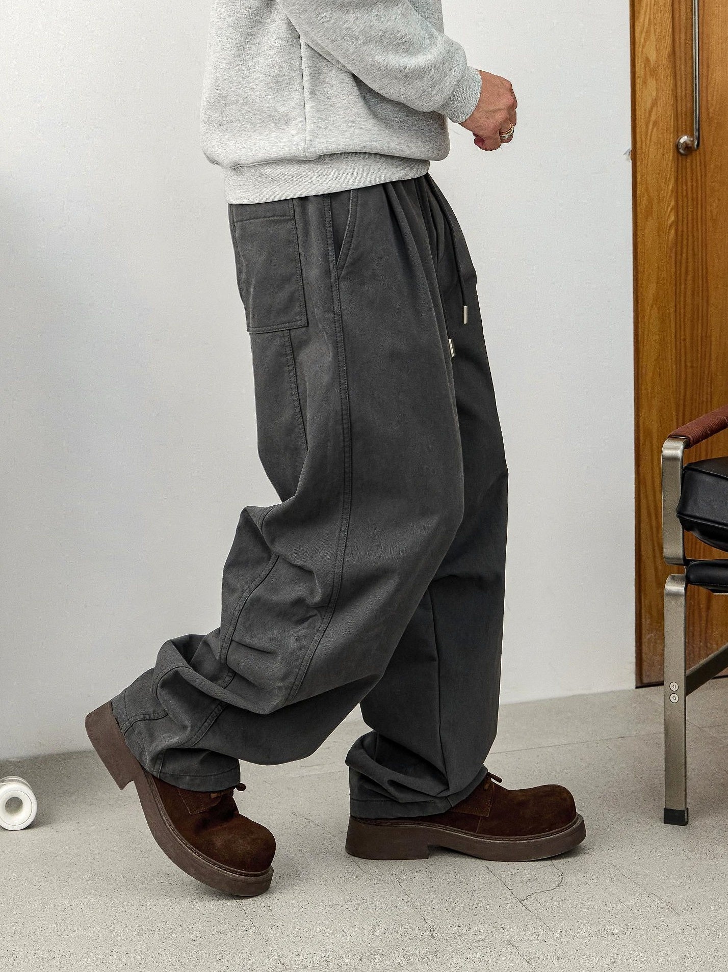 Pleated dark gray wide pants