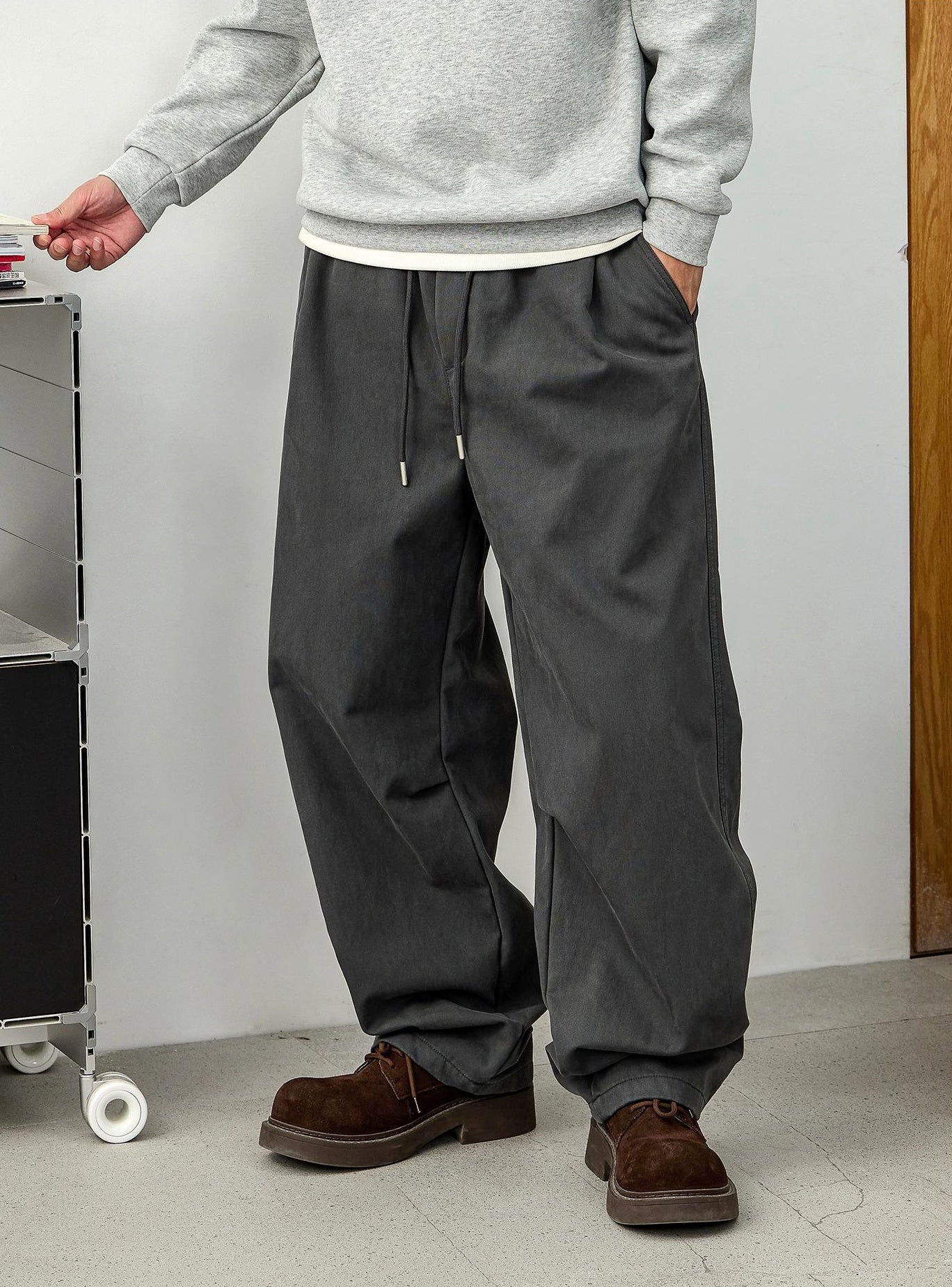 Pleated dark gray wide pants