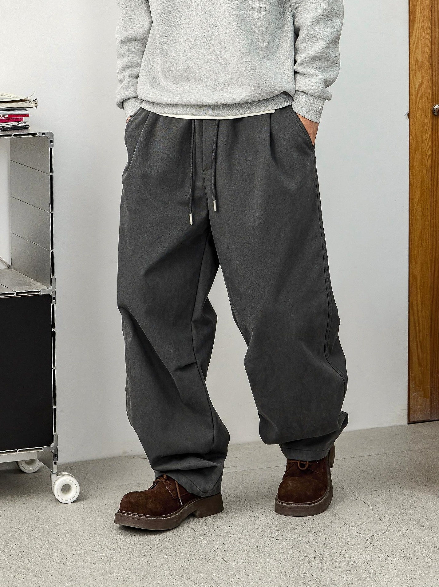 Pleated dark gray wide pants