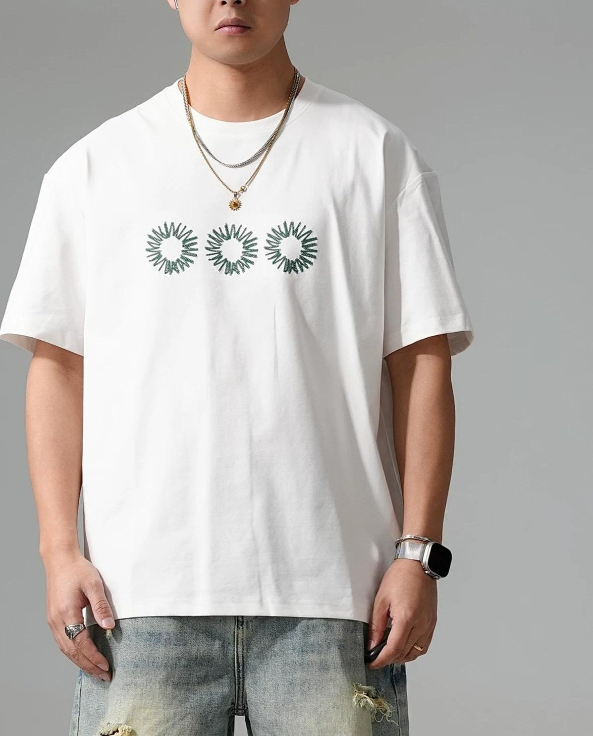 スタイリッシュ刺繍ジムTシャツ