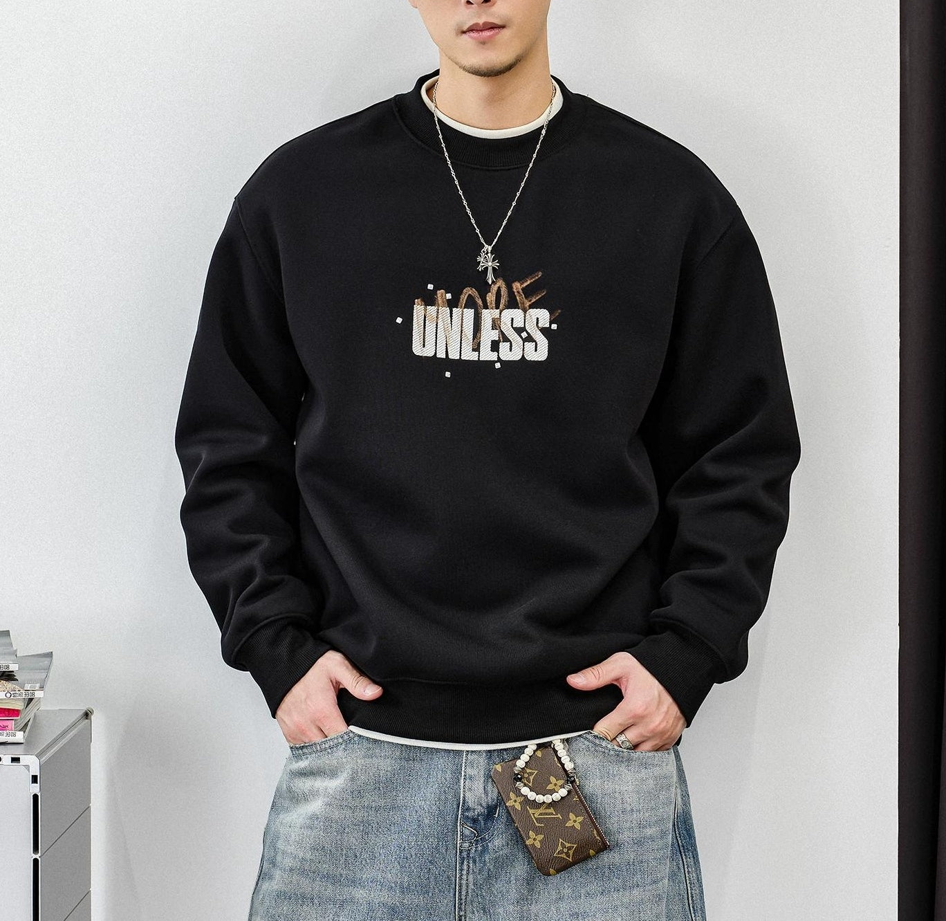 グラフィティスタイルプルオーバーセーター