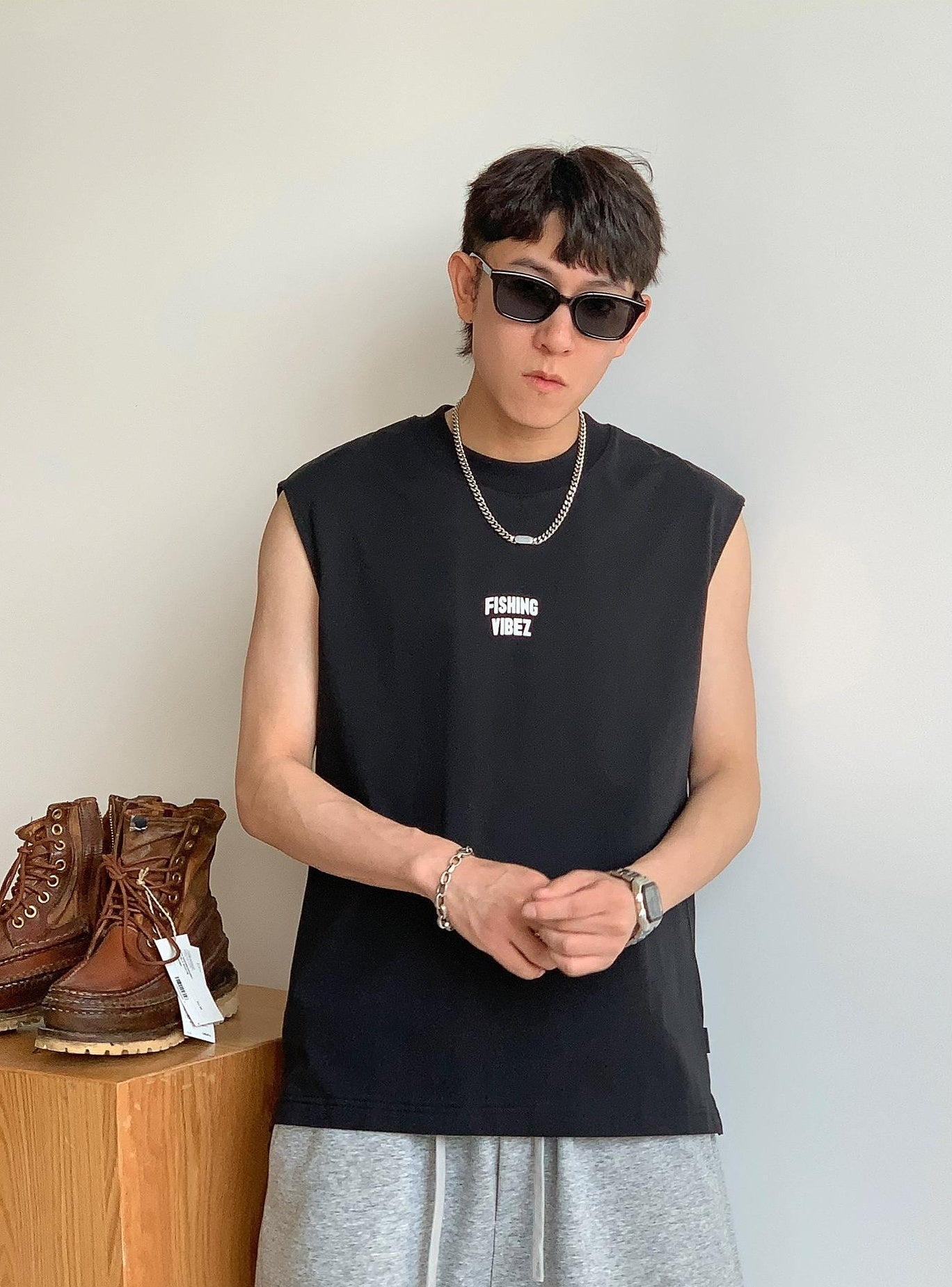 Sleeveless tank tee