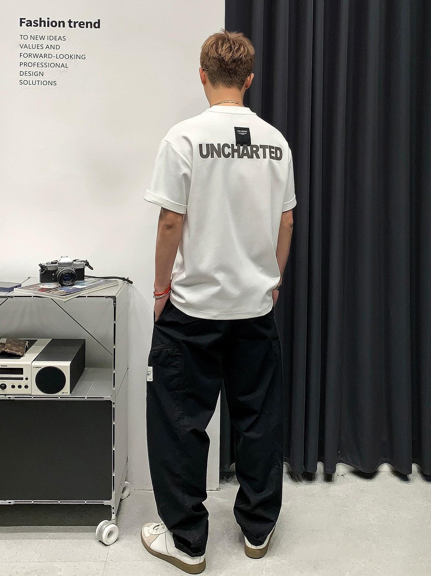 カレッジスタイルグラフィックTシャツ