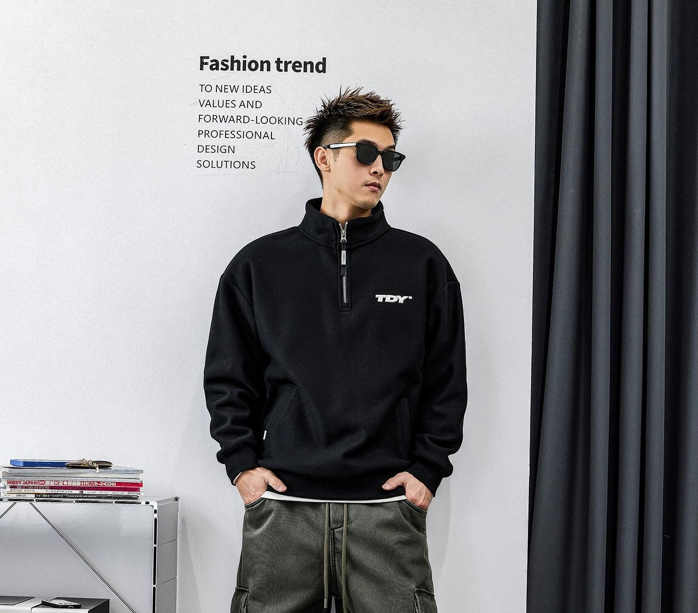 ZIPブラックフーディ