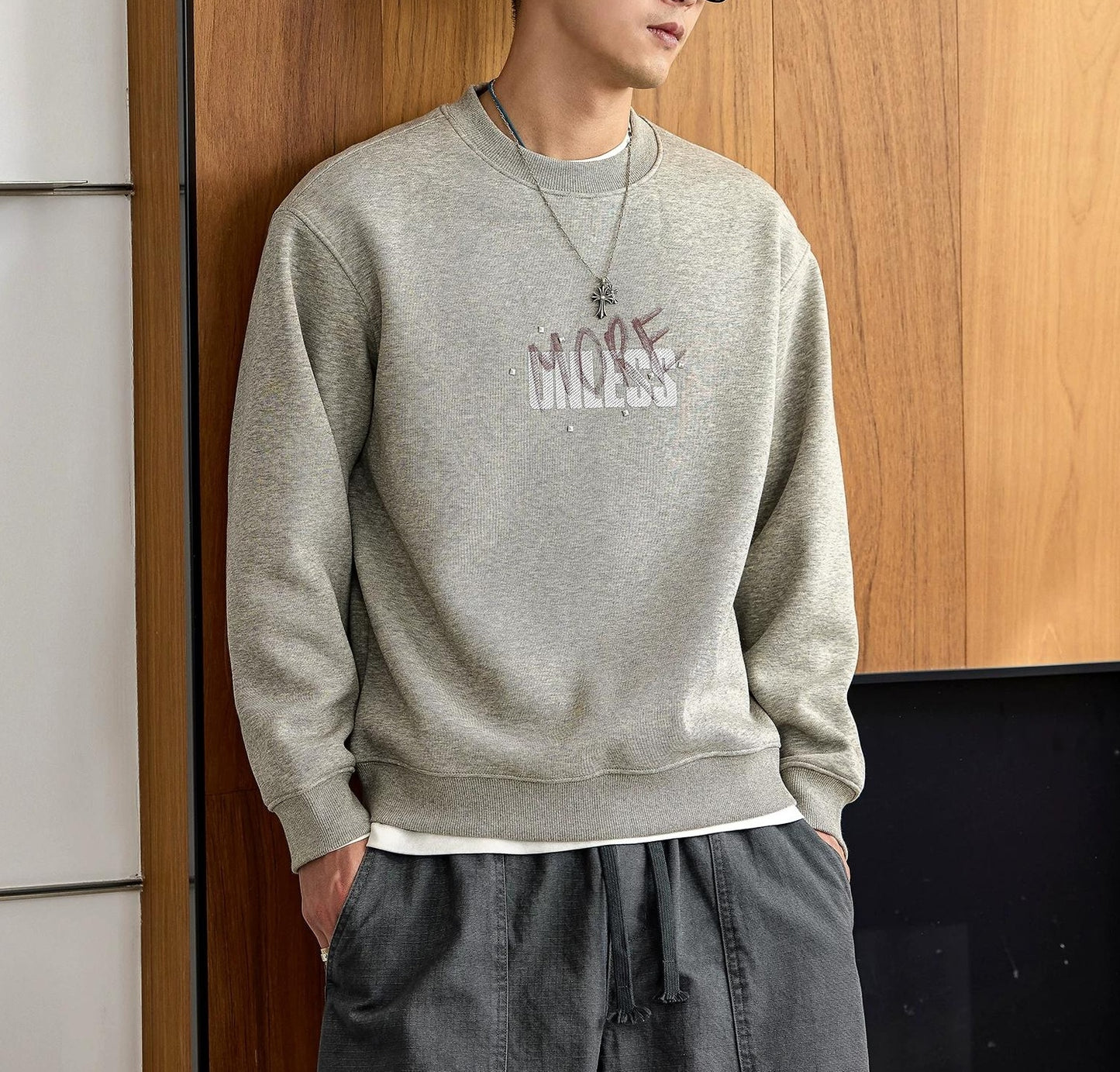 グラフィティスタイルプルオーバーセーター