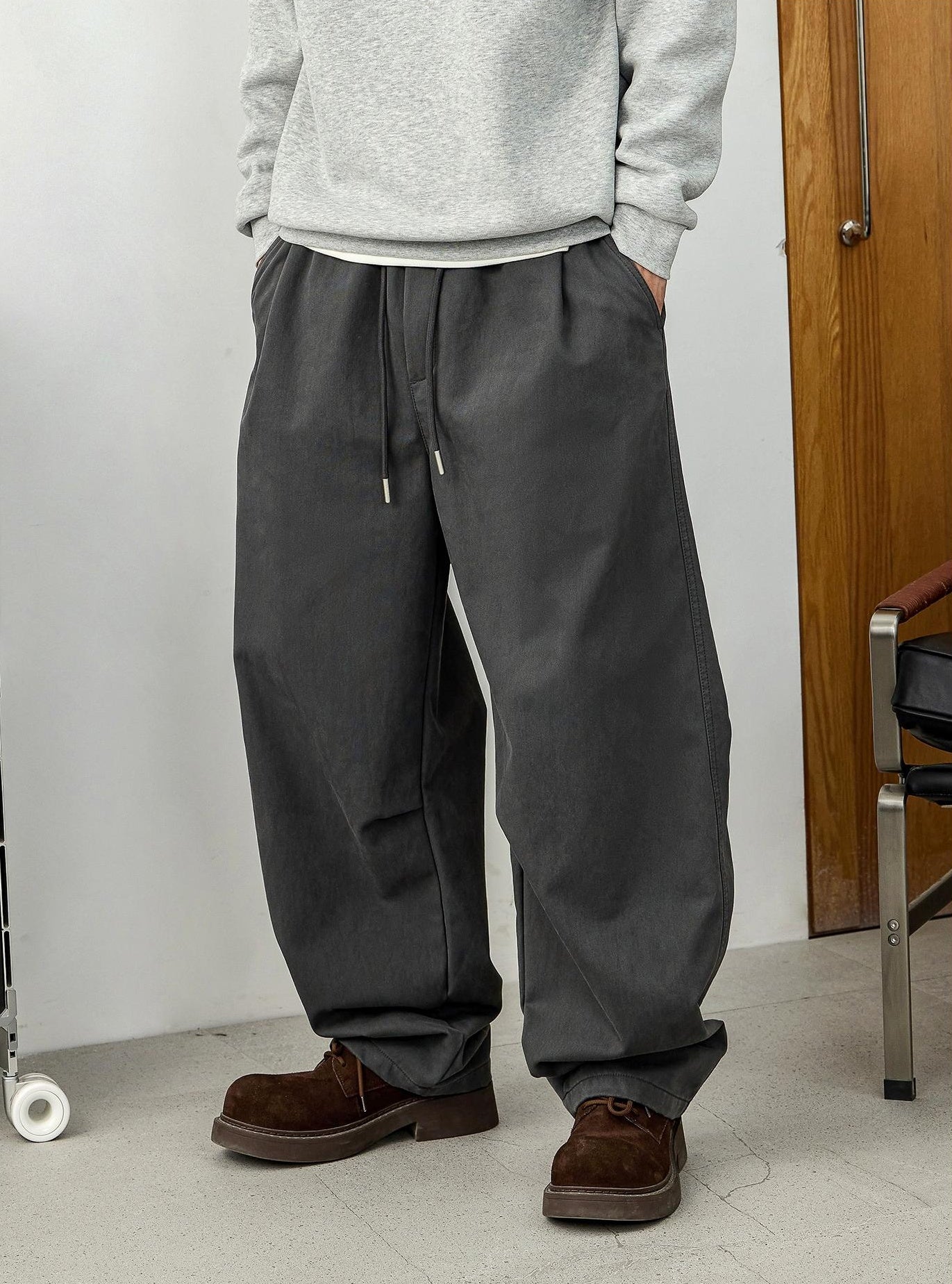 Pleated dark gray wide pants