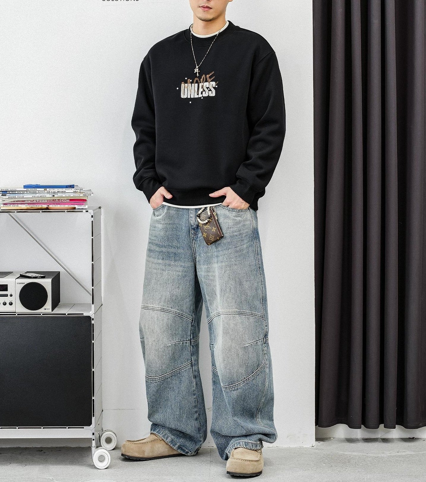 グラフィティスタイルプルオーバーセーター