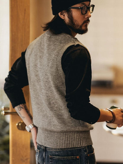 レトロ　Ｖネック　ニット　ベスト