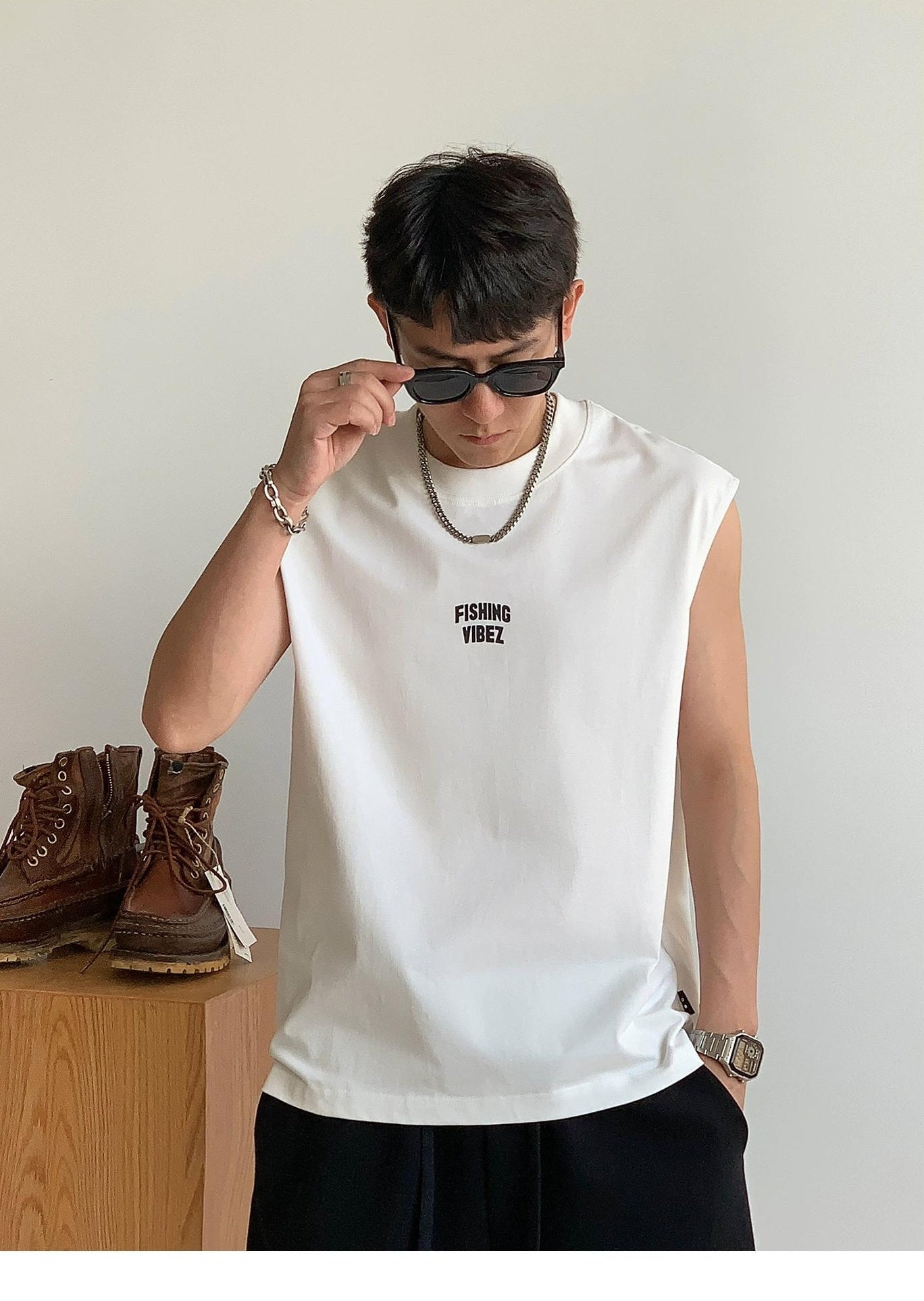 Sleeveless tank tee