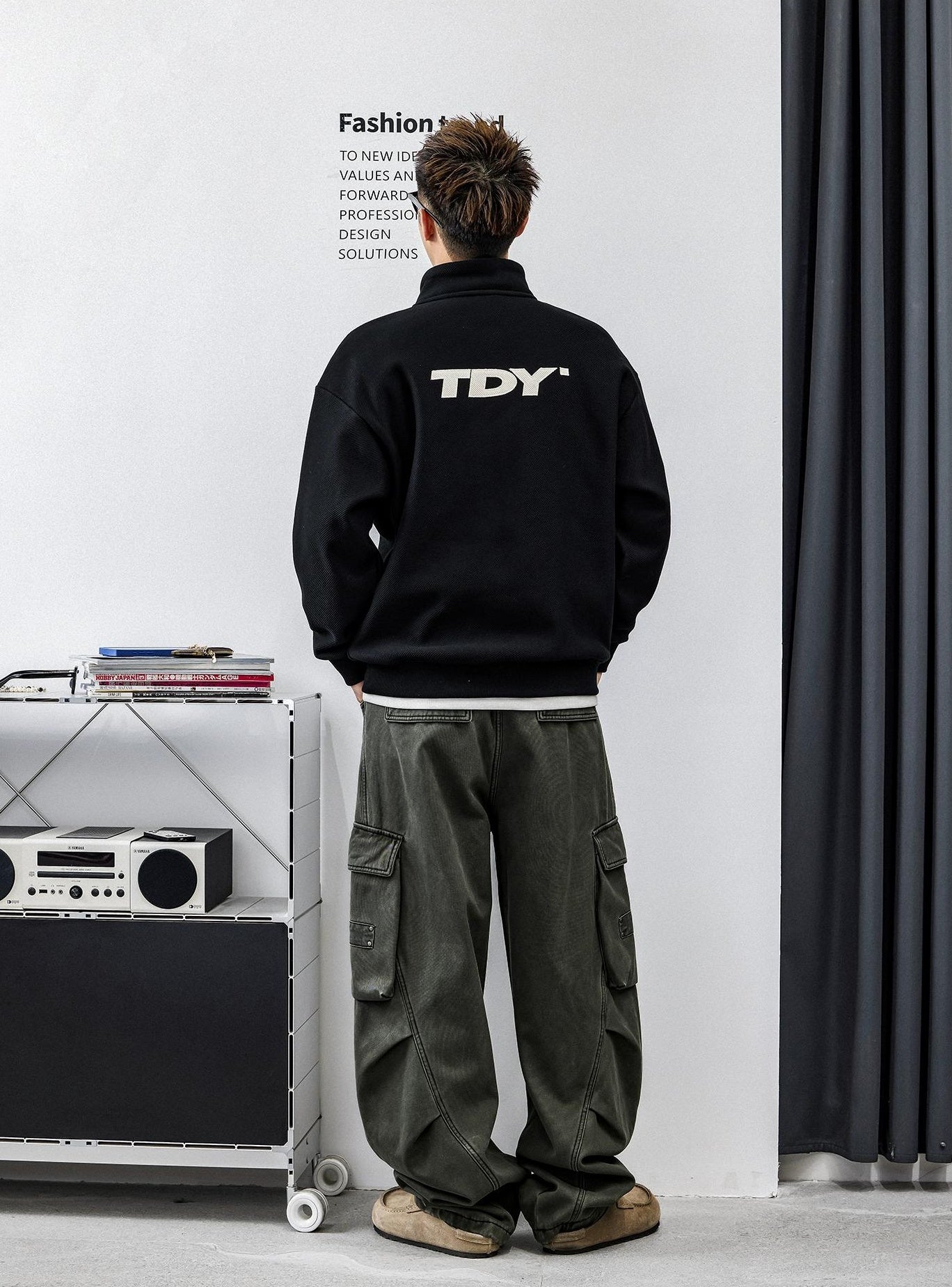 ZIPブラックフーディ