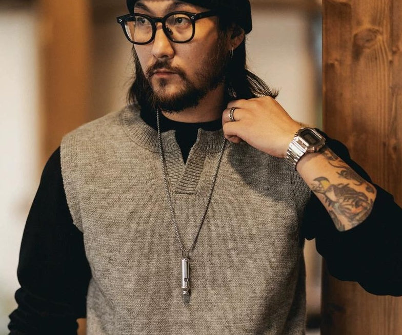 レトロ　Ｖネック　ニット　ベスト