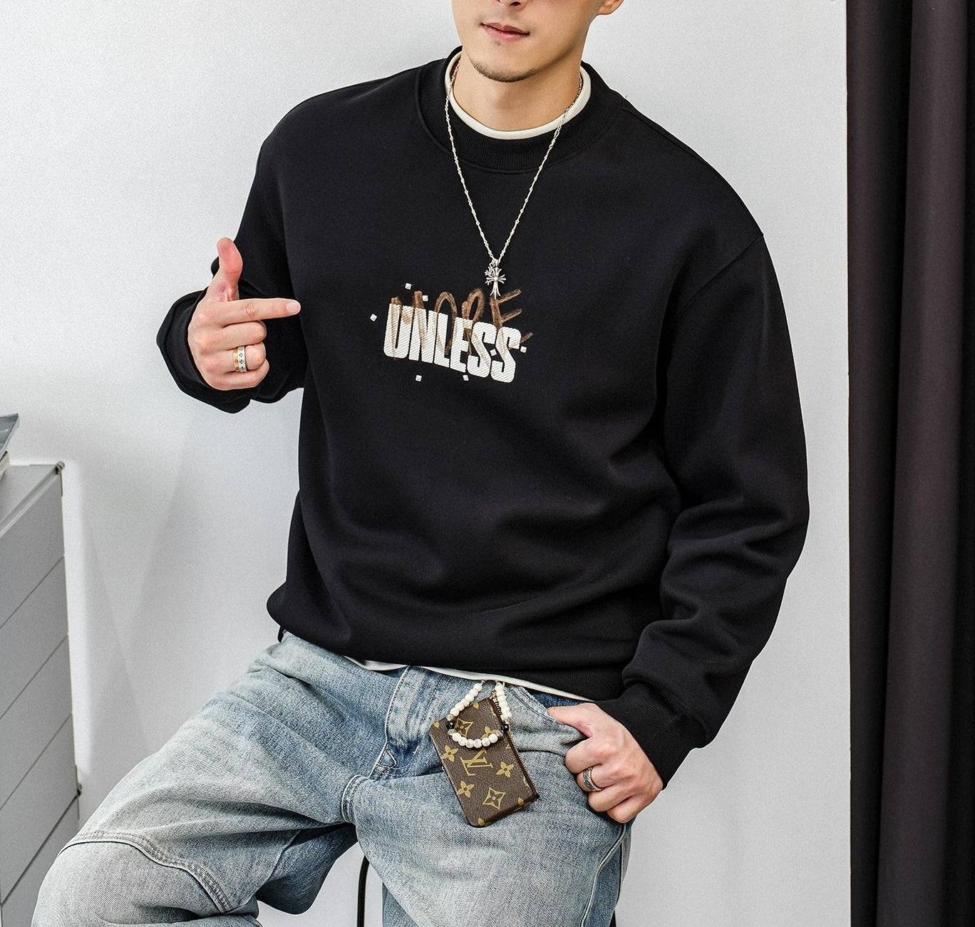 グラフィティスタイルプルオーバーセーター