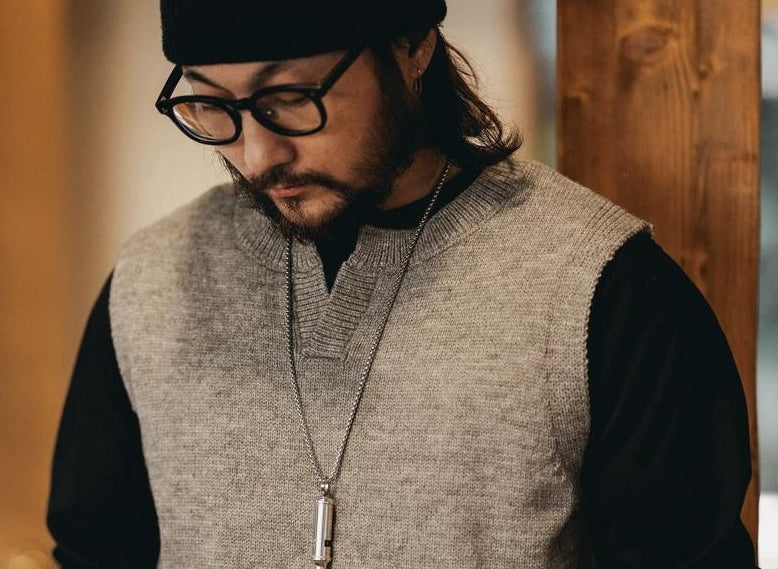 レトロ　Ｖネック　ニット　ベスト