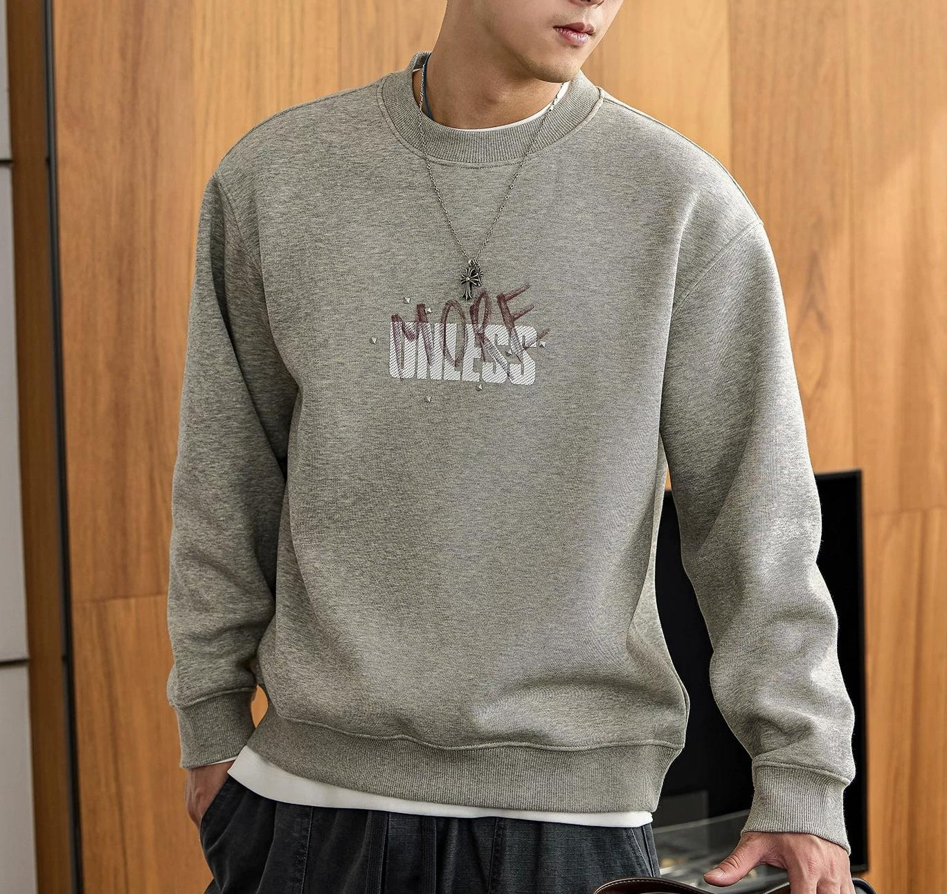 グラフィティスタイルプルオーバーセーター